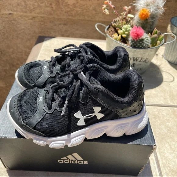 Under Armour boy toddler sneakers 11c - Picture 4 of 4